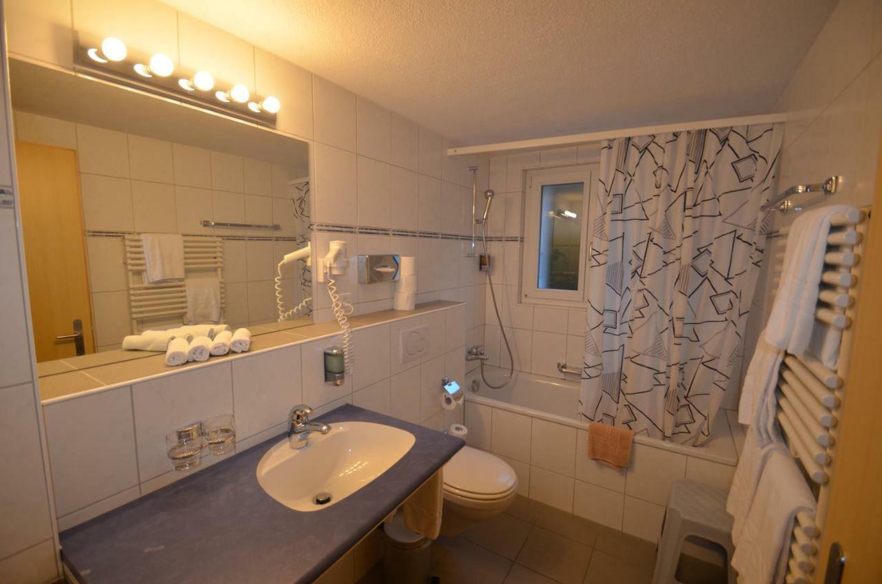 Ferienwohnungen Hotel Alpina 阿德尔博登 外观 照片